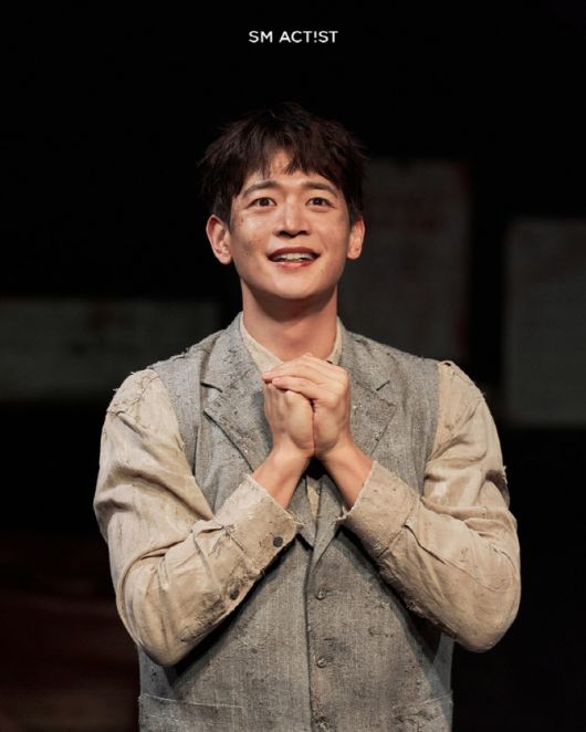 연극 '고도를 기다리며를 기다리며' 출연 모습(사진=SM엔터테인먼트)