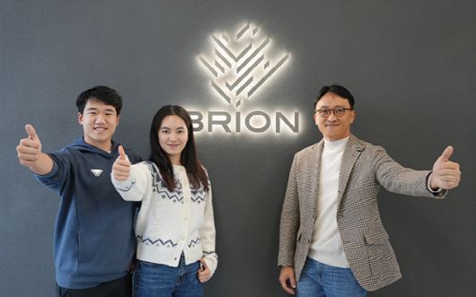 왼쪽부터 권예, 임해나, 임우택 브리온컴퍼니 대표.(사진=브리온컴퍼니 제공)