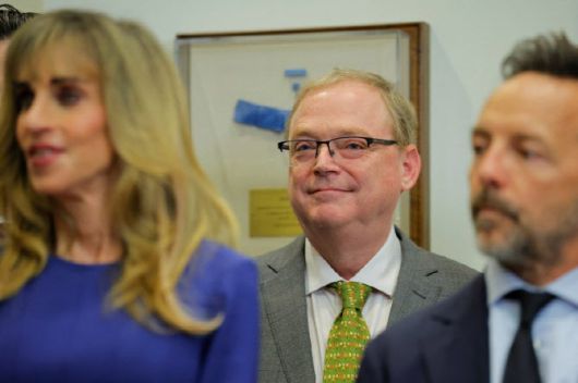 케빈 해싯 미국 백악관 국가경제위원회(NEC) 위원장이 2일(현지시간) 미국 워싱턴DC 백악관에서 도널드 트럼프 대통령의 연설을 듣고 있다. (사진=로이터연합뉴스)