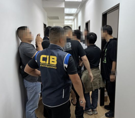 경찰이 지난 4일 태국 현지 경찰과 국제공조를 통해 태국을 거점으로 한 전화금융사기 조직을 검거하고 있다. (사진 제공=경찰청)