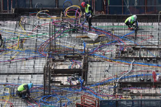 서울 한 아파트 건설 현장에서 근로자들이 작업을 하고 있다. (사진=이데일리 이영훈 기자)