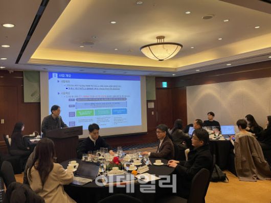 배민철 디지털헬스산업협회 사무국장이 18일 ‘디지털헬스케어 서비스 상용화 촉진 지원사업’ 결과보고회를 하는 모습