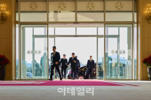 이재명 대통령이 지난 26일 용산 대통령실에 마지막으로 출근하고 있다.(사진=대통령실)