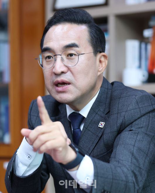 [이데일리 노진환 기자] 박홍근 더불어민주당 의원이 17일 서울 여의도 국회 의원회관에서 이데일리와 인터뷰를 하고 있다.