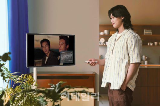 삼성TV 플러스의 ‘올인원(All-in-One) AI 통합 채널’을 통해 2000년대 과거 인기 드라마를 초고화질로 볼 수 있다. (사진=삼성전자)
