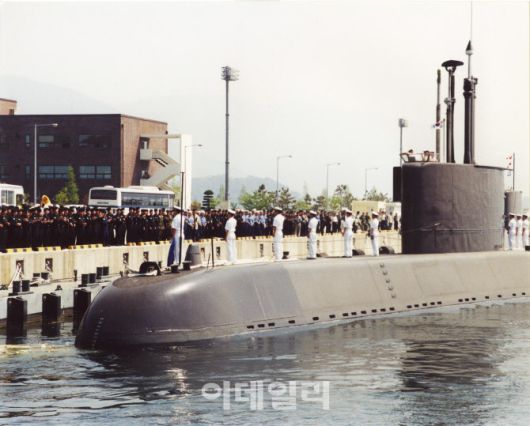 2004년 4월 22일 장보고함이 환태평양훈련 참가를 위해 출항하고 있다. (사진=해군)