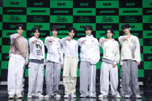 유네버멧으로 먼저 활동한 7인(사진=모드하우스)