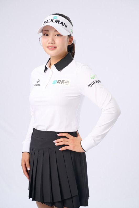 리쥬란 모자를 쓴 노승희(사진=파마리서치 제공)