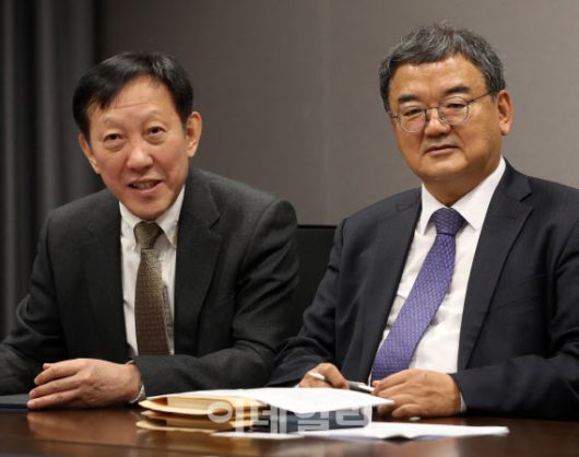 이인호(왼쪽)·지철호 법무법인 세종 이인호 고문이 이데일리와의 인터뷰를 하고 있다. (사진=김태형 기자)