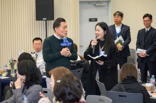 이재준 수원특례시장은 지난해 관내 44개 동에서 진행한 '새빛만남'을 통해 시민들과 직접 만나 '시나리오 없는' 소통을 진행했다.(사진=수원시)