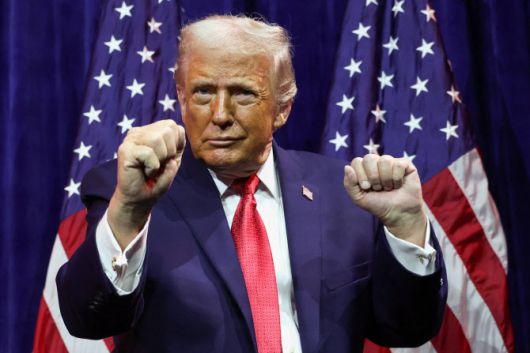 6일(현지시간) 미국 워싱턴DC에서 열린 공화당 하원의원 연례 정책 콘퍼런스 수련회에서 도널드 트럼프 미국 대통령이 연설하며 제스처를 취하고 있다. (사진=로이터)