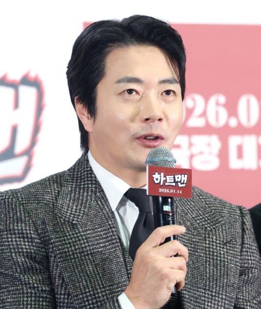 배우 권상우가 8일 서울 송파구 롯데시네마 월드타워점에서 열린 영화 하트맨 언론시사회에 참석해 취재진 질문에 답하고 있다. (사진=뉴스1)