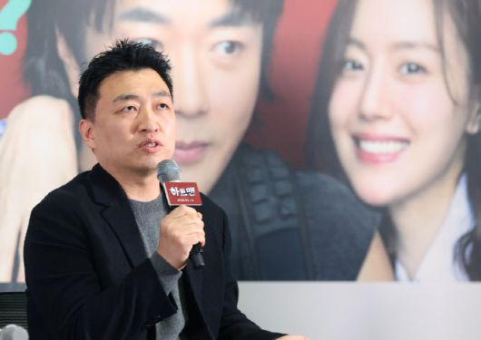 최원섭 감독이 8일 서울 송파구 롯데시네마 월드타워점에서 열린 영화 하트맨 언론시사회에 참석해 인사말을 하고 있다.(사진=뉴스1)