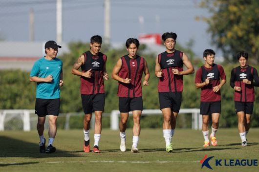 지난해 태국에서 동계 전지훈련을 진행한 K리그2 성남FC의 모습. 사진=한국프로축구연맹
