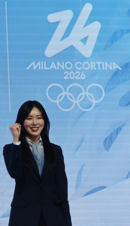 14일 서울 영등포구 페어몬트 앰배서더 서울 호텔 그랜드볼룸에서 열린 JTBC 2026 밀라노 코르티나 동계올림픽 기자간담회에서 김아랑 해설위원이 포즈를 취하고 있다. 사진=뉴시스