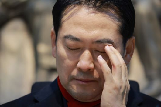 국민의힘 장동혁 대표가 15일 국회 로텐더홀에서 통일교의 정치권 로비 의혹, 공천헌금 의혹과 관련한 특검법 수용을 촉구하며 단식 농성하고 있다. (사진=연합뉴스)