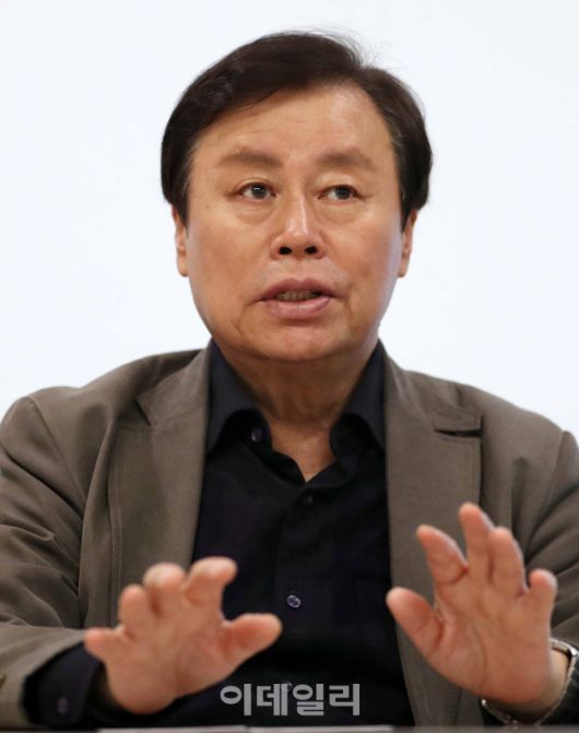 시인으로 돌아온 도종환 전 문화체육관광부 장관이 최근 서울 중구 KG타워에서 이데일리와 인터뷰를 하고 있다. (사진=김태형 기자)