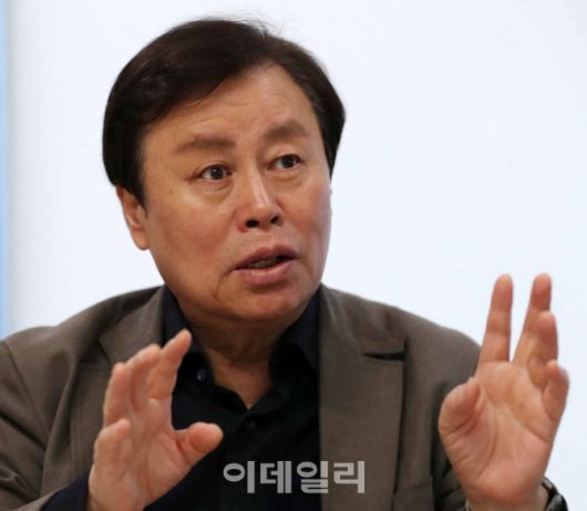 시인으로 돌아온 도종환 전 문화체육관광부 장관이 최근 서울 중구 KG타워에서 이데일리와 인터뷰를 하고 있다. (사진=김태형 기자)