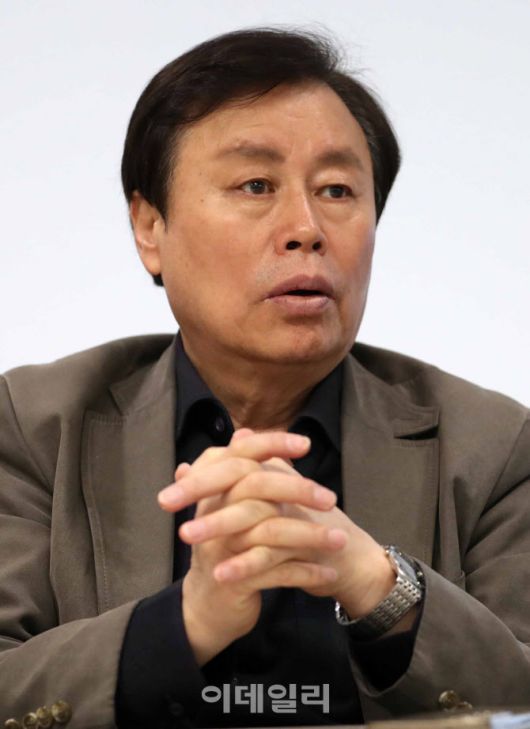 시인으로 돌아온 도종환 전 문화체육관광부 장관이 최근 서울 중구 KG타워에서 이데일리와 인터뷰를 하고 있다. (사진=김태형 기자)