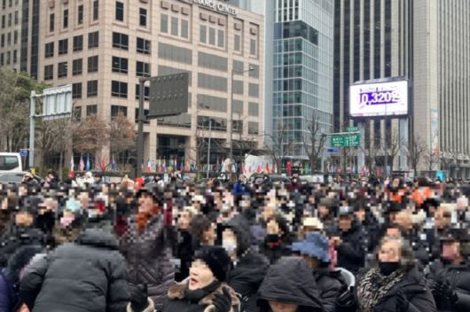 18일 서울 종로구 동화면세점 앞에서 열린 사랑제일교회 전국 주일 연합예배 현장이다. (사진=연합뉴스)
