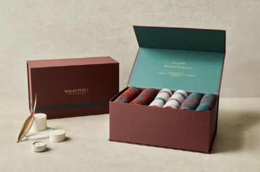 워커힐 호텔앤리조트가 세계적인 비주얼 아티스트 제이슨 아티엔자와 협업한 ‘워커힐 프레스티지 타월 세트’(사진=워커힐 호텔앤리조트)