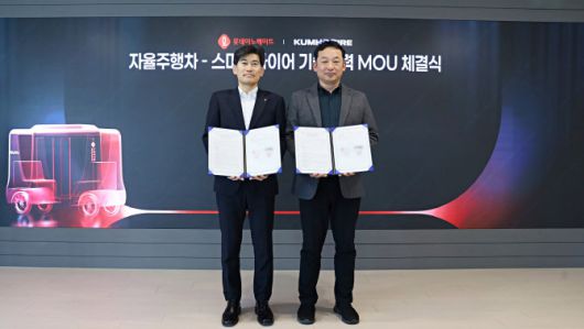 (왼쪽) 롯데이노베이트 모빌리티부문 윤태은 상무, (오른쪽) 금호타이어 상품개발3부문 송강종 상무