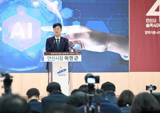 이민근 안산시장이 21일 시청 별관 대회의실에서 새해 기자회견을 하고 있다. (사진 = 안산시)