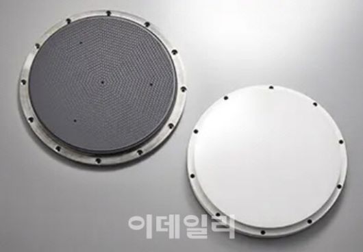 토토의 정전척(ESC·electrostatic chuck) 모습 (사진=토토)