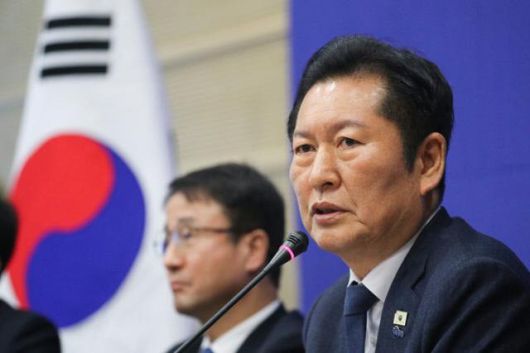 정청래 더불어민주당 대표가 23일 충북 진천선수촌에서 열린 최고위원회의에서 모두발언을 하고 있다. (사진=뉴스1)