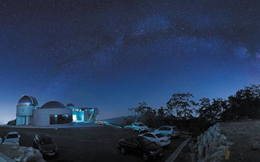 시민천문대 중 가장 높은 곳에 위치한 화천 조경철천문대에서 촬영한 은하수.