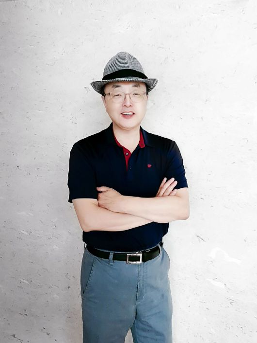 'Learn! KOREAN with BTS' 교재를 개발한 허용 한국외대 교수.