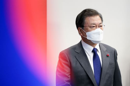 문재인 대통령이 21일 오후 청와대 여민1관에서 열린 국가안전보장회의(NSC) 전체회의 및 외교안보부처 업무보고에 참석하고 있다. /뉴시스