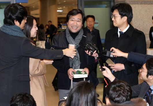 문재인 대통령의 대선 승리 공신이자 '복심'으로 꼽히는 양정철 전 청와대 홍보기획비서관이 지난 2018년 1월 인천국제공항으로 귀국, 취재진의 질문에 답변하고 있다./주완중 기자