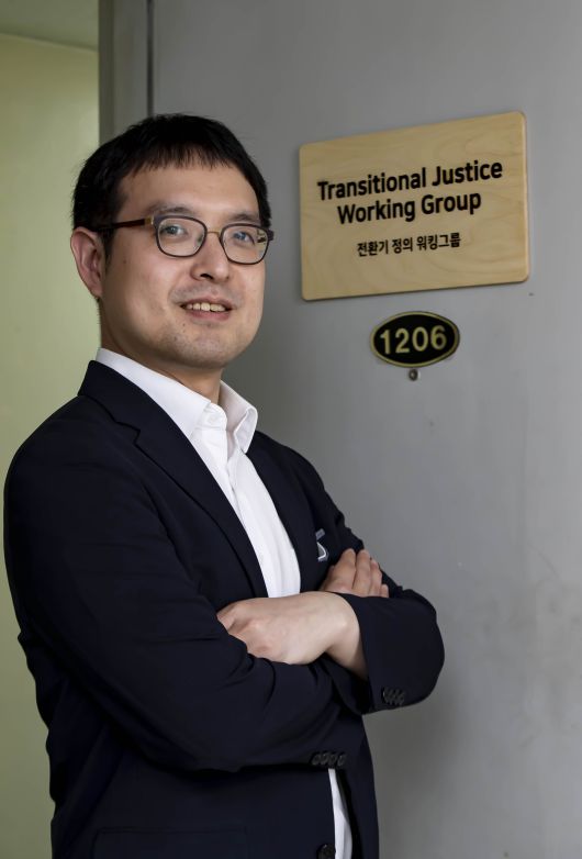전환기정의워킹그룹 법률분석관 신희석씨. /이태경 기자