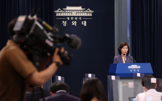 박경미 청와대 대변인이 지난 9일 청와대 춘추관에서 브리핑하는 모습. /연합뉴스