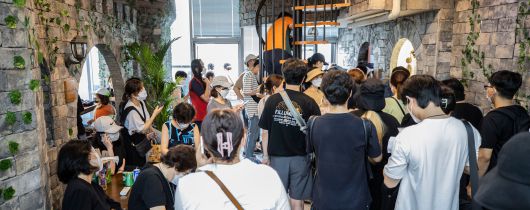 머지포인트가 돌연 사용처를 대폭 축소한 가운데 '먹튀 논란'이 일자 13일 서울 영등포구 머지포인트 본사로 소비자들이 환불을 받기위해  찾아 오고 있다. /이태경 기자