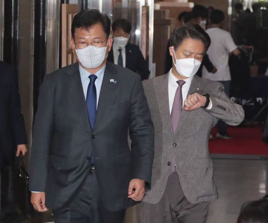 더불어민주당 송영길 대표가 지난 6월 8일 오전 서울 여의도 국회에서 열린 비공개 최고위원회의에 입장하고 있다. /이덕훈 기자