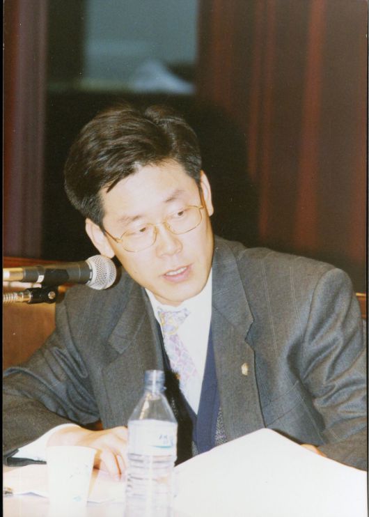 이재명 후보가 인권변호사로 활동하던 지난 1990년대 중반 한 토론회에서 찍힌 사진. /이재명 캠프 제공