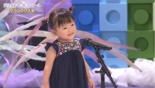 무라카타 노노카양이 지난해 11월 일본에서 열린 동요 노래 콩쿠르에서 노래를 부르고 있다. /인스타그램