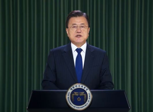 지난 17일 글로벌 스타트업 페스티벌 영상 축사하는 문재인 대통령/청와대