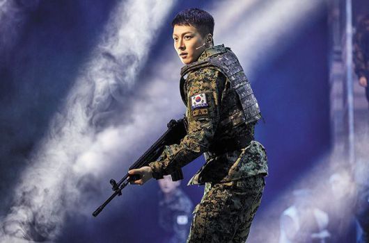 군인 역을 맡은 배우 장기용. /하우팜즈