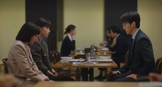 드라마 '이상한 변호사 우영우' 6회에서 정명석 변호사(강기영 분)가 신입들에게 "열심히 하자"고 말하는 장면. /넷플릭스