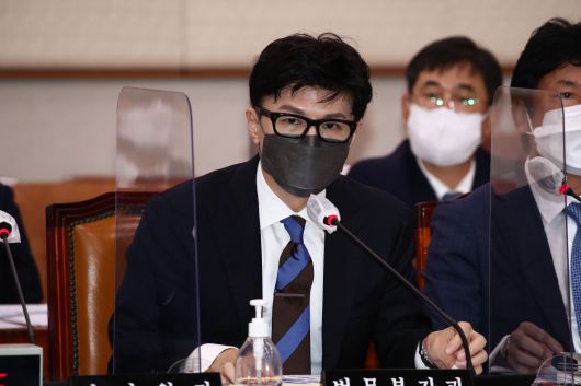 한동훈 법무부장관이 지난달 국회 법제사법위원회 전체회의에서 답변하는 모습. /연합뉴스