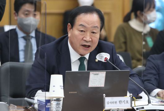 국민의힘 한기호 의원이 20일 오후 충남 계룡대 육군본부에서 열린 국회 국방위원회 육군 국정감사에서 발언하고 있다. /연합뉴스