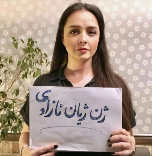 타라네 알리두스티(38)가 자신의 인스타그램에 히잡을 벗은 채 촬영한 사진을 올렸다. /인스타그램