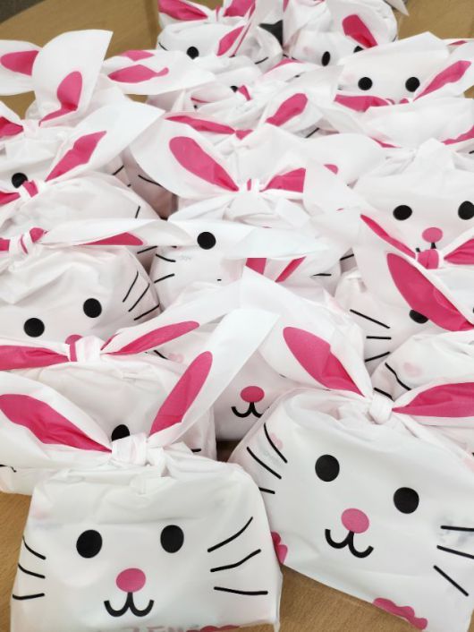 한덕수 총리가 2일 146번 버스 탑승객들에게 선물한 핫팩. 총리실 직원들이 나서서 핫팩을 토끼 모양 포장지로 접었다고 한다. /총리실 제공