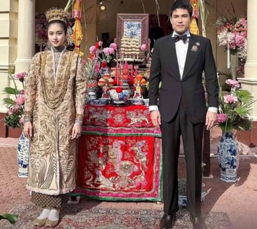 태국 트랜스젠더 배우 농포이(왼쪽)와 사업가 남편 옥 팍와 홍욕 /네이션 타일랜드