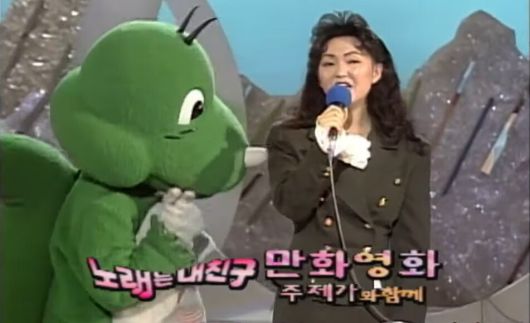 1987년부터 이듬해까지 방영된 TV 애니메이션 '아기 공룡 둘리' 주제곡을 부른 가수 오승원. 최근 프로듀서 이오공의 부탁으로 둘리풍 신곡 '휘날레'를 선보였다. /KBS