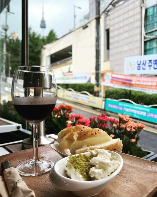 서울 용산구 해방촌 '흑해'에서 맛볼 수 있는 카이막. /흑해