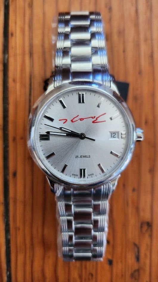 스위스 브랜드 RSW 제품에 김정일의 이름을 새겨놓은 '명함 시계'. /이베이